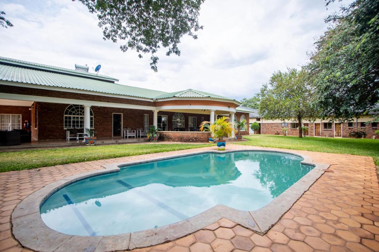 The Victoria Falls Deluxe Suites Buitenkant foto